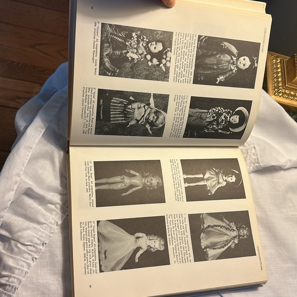 1978 Madame Alexander Collector's Dolls Book - Picture 6 of 16